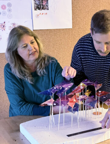 Ane og Tarje lager modell