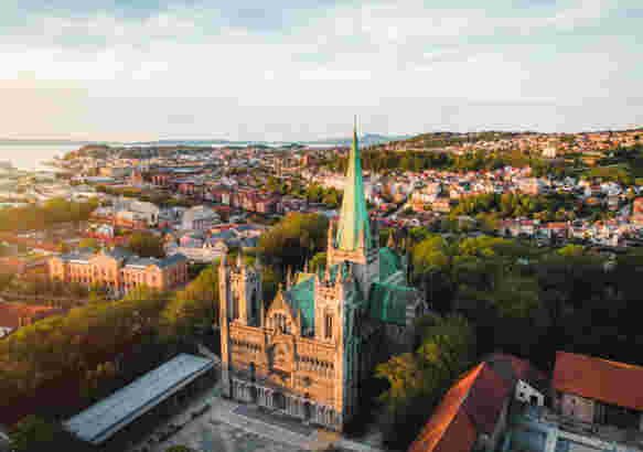 Dronebilde av Nidarosdomen