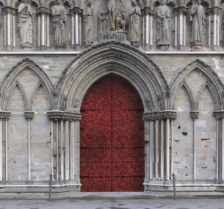 En skisse av en kirkedør.