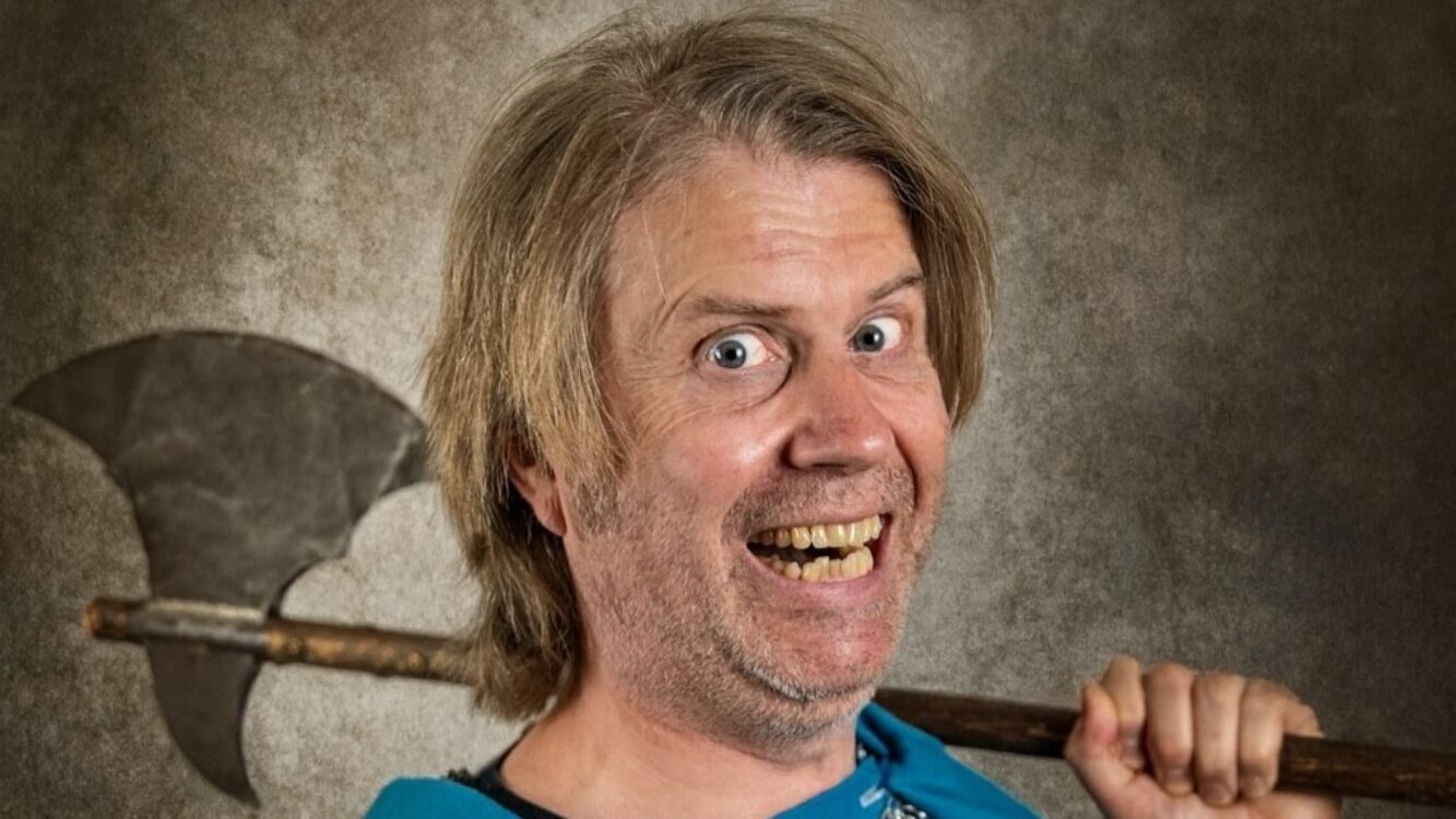 Are Sende Osen med vikingøks og vilt blikk.