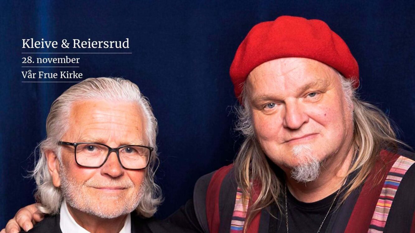 Kleive & Reiersrud står side om side mot en mørk blå bakgrunn, begge med hvitt hår; den venstre har briller og skjegg, den høyre har rødt hatt og langt hår. Kleive & Reiersrud står side om side mot en mørk blå bakgrunn, begge med hvitt hår; den venstre har briller og skjegg, den høyre har rødt hatt og langt hår.